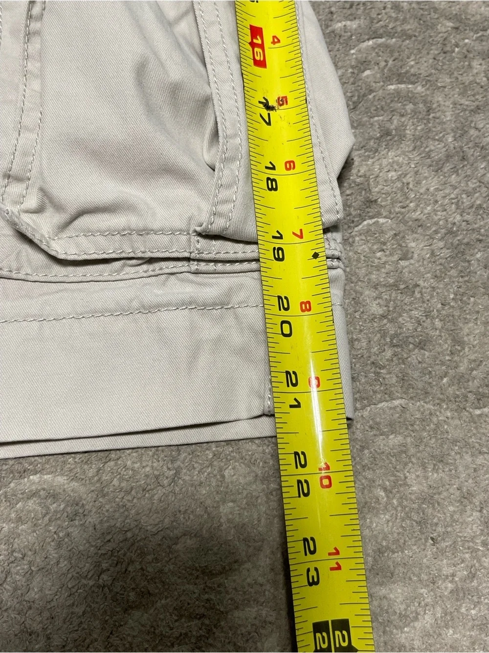 Early 2000’s Men’s Tommy Hilfiger Cargo 100% Cotton Khaki Shorts
